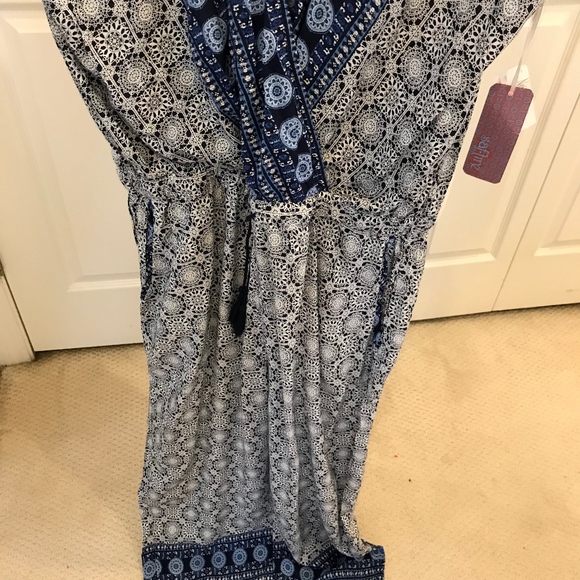 Very Cute Medallion Print Jumpsuit - NWT - Picture 4 of 7